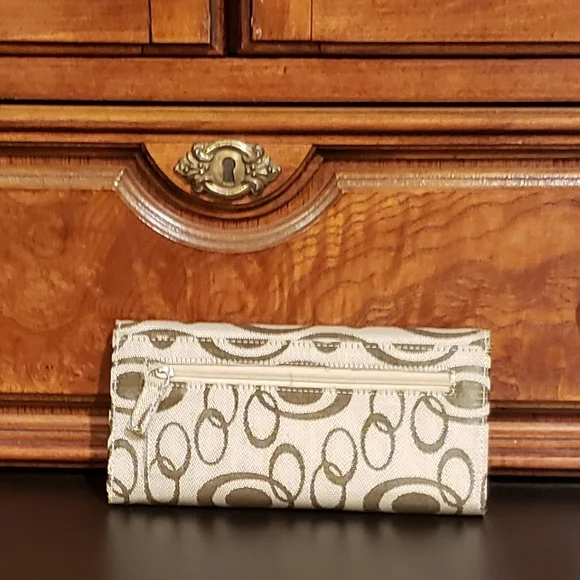 Women's Wallet - Picture 2 of 8